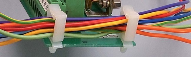 [KP1-11-4-PM]  kabelová příchytka KAPRI CLIP 1 s rychlomontážním připevněním “push-mount“, 11 x 4 mm, přírodní
