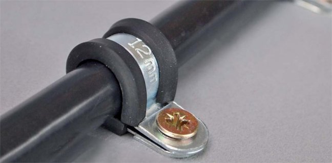 [OFX-12-11-R-W1]  fixační příchytka pro kabely a trubky OYSTER FIX, š.12 mm, s gumovou vložkou EPDM, Ø 11 mm, otvor pro šroub: Ø 5,3 mm, -40° až 120°C, žárově zinkovaná ocel
