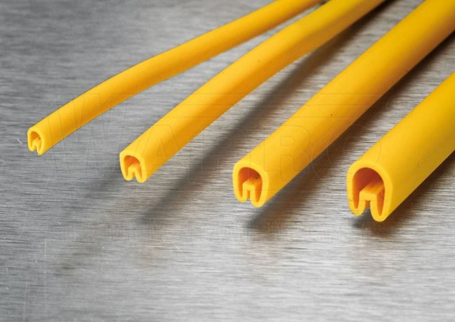 [OZN-16]  označovací profil /návlečka na vodiče / PVC / žlutá; pro průměr 5,5 - 7,3mm (cca.H07V-K/U 10-16mm2) / bal. 10 m