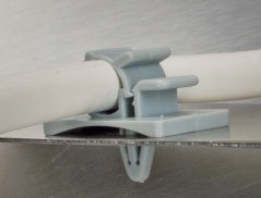 [FIF-0910]  kabelová příchytka FILA FIX s rychlomontážním připevněním “push-mount“, Ø 9 - 10 mm, šedá