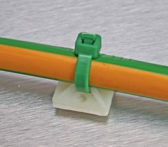 [M-AS-12]  samolepící příchytka 12,5x12,5mm pro stahovací pásek; přírodní